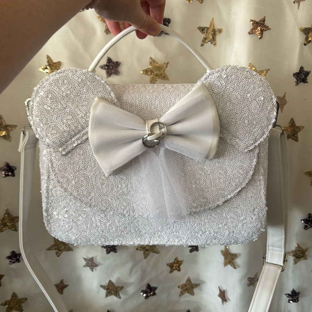 Disney Loungefly Minnie Mouse Purse - detachable/interchangeable bow